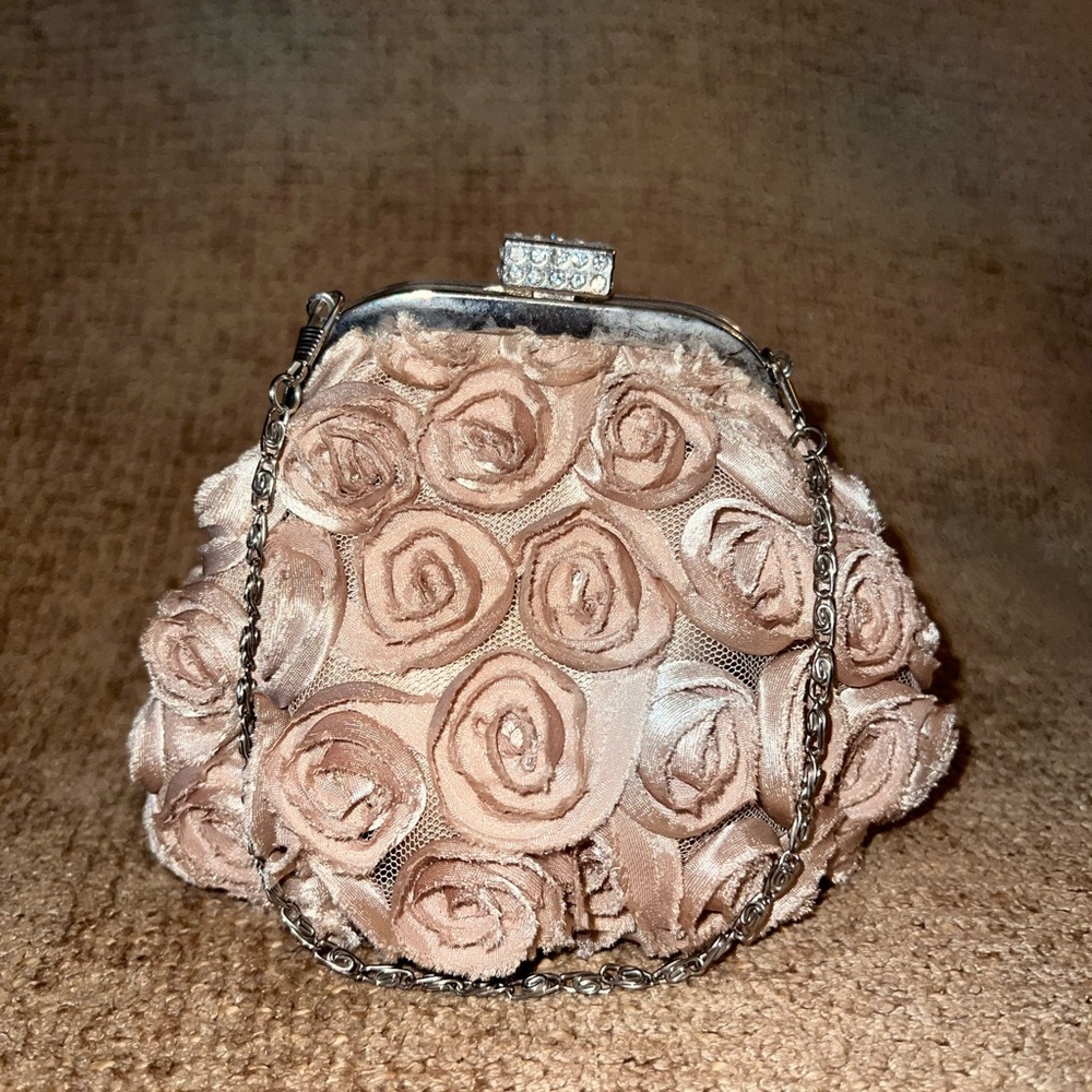 Gold rose handbag with silver studded clasp and silver strap